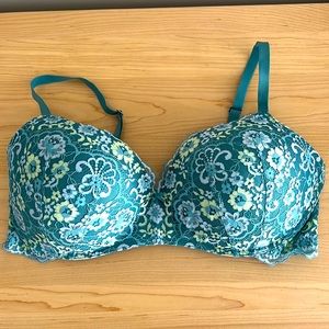 Victoria’s Secret, lightly lined, wireless, lace bra, large DD/38E, never worn